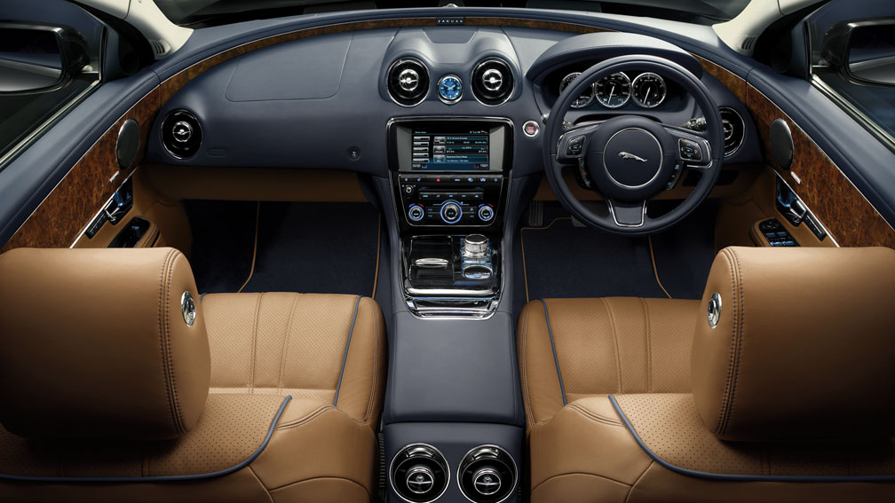 Jaguar XJ London Tan Seats Navy upper facia in Soft Grain Leather Navy